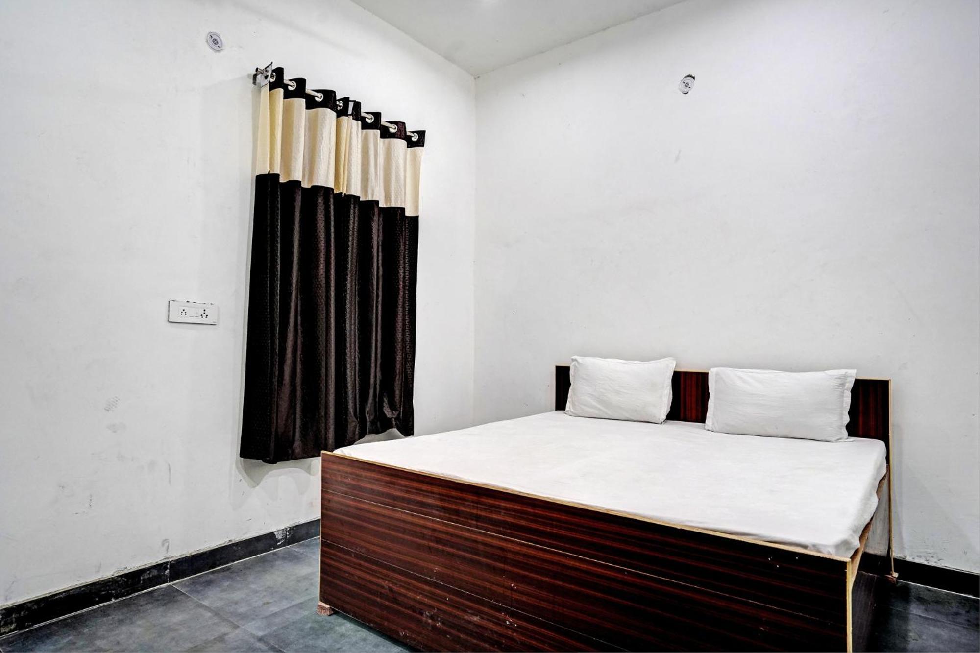 Oyo Double Ss Hotel Hāthras Zewnętrze zdjęcie