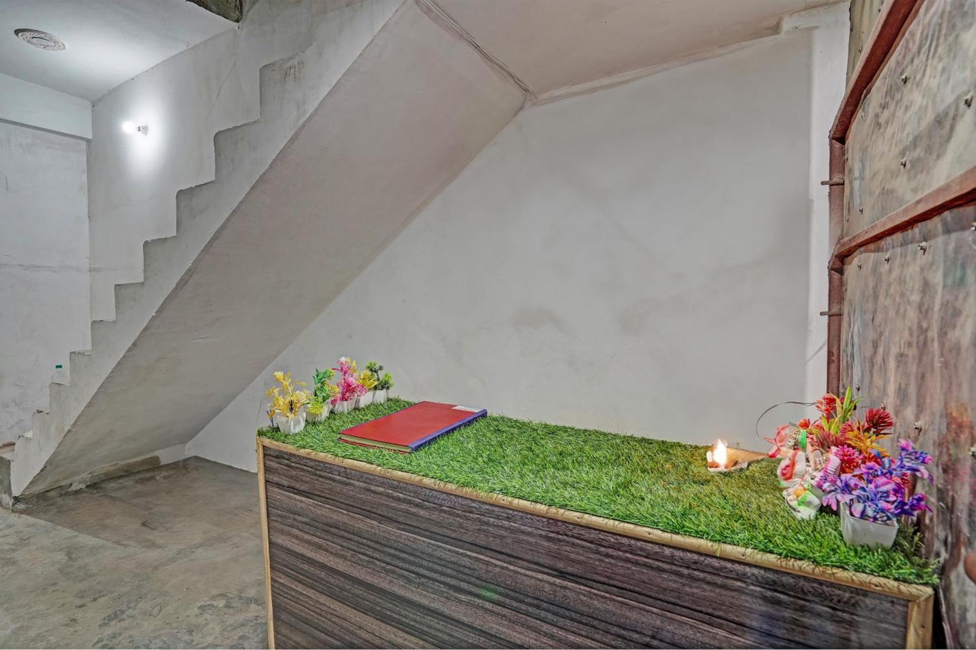 Oyo Double Ss Hotel Hāthras Zewnętrze zdjęcie