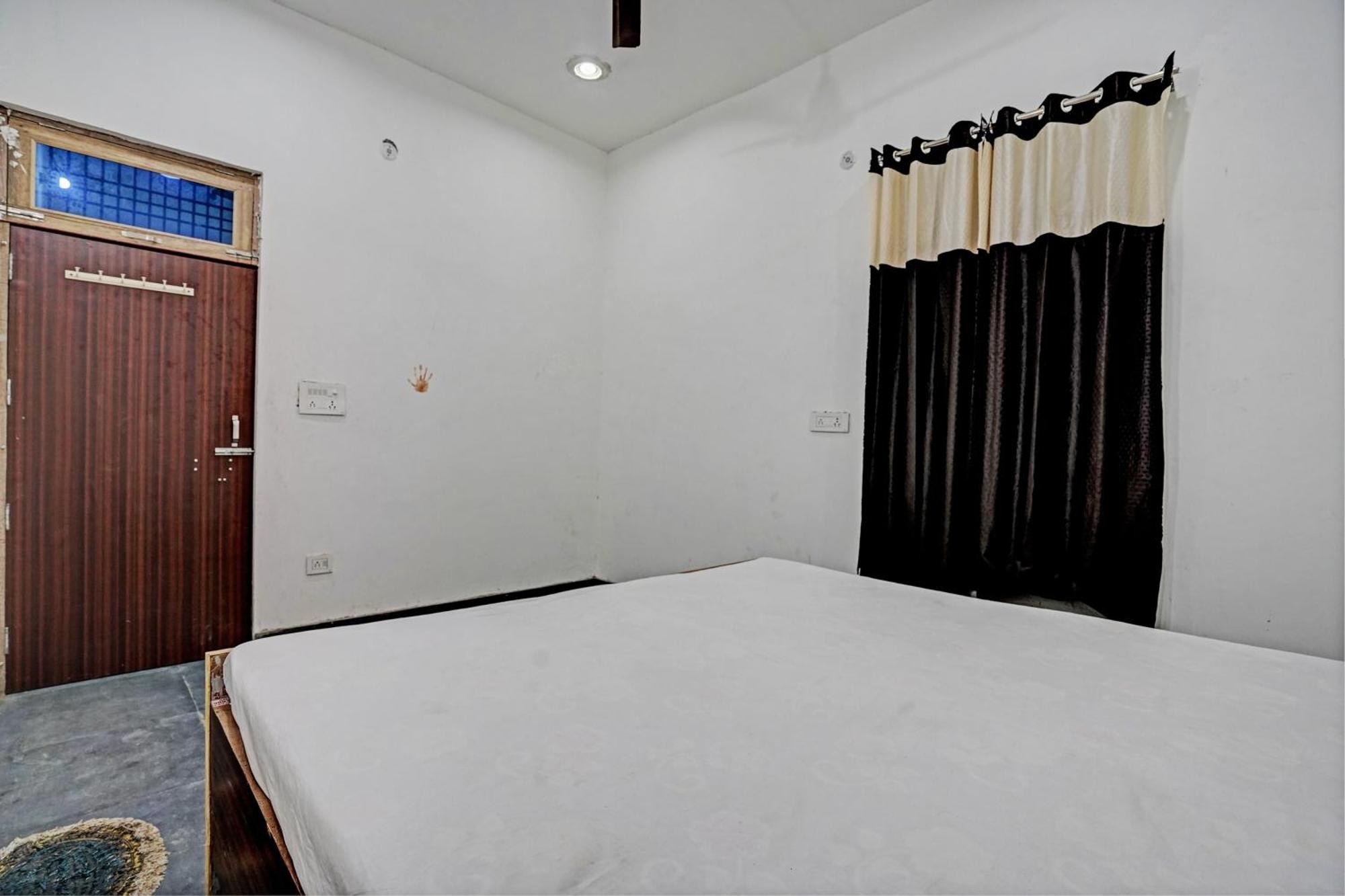 Oyo Double Ss Hotel Hāthras Zewnętrze zdjęcie