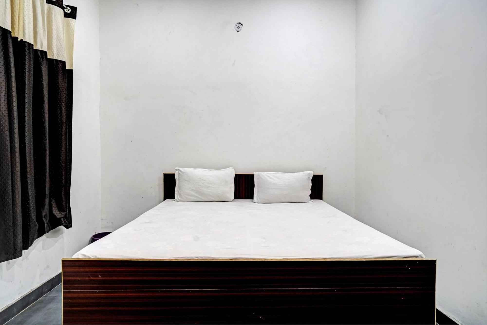 Oyo Double Ss Hotel Hāthras Zewnętrze zdjęcie