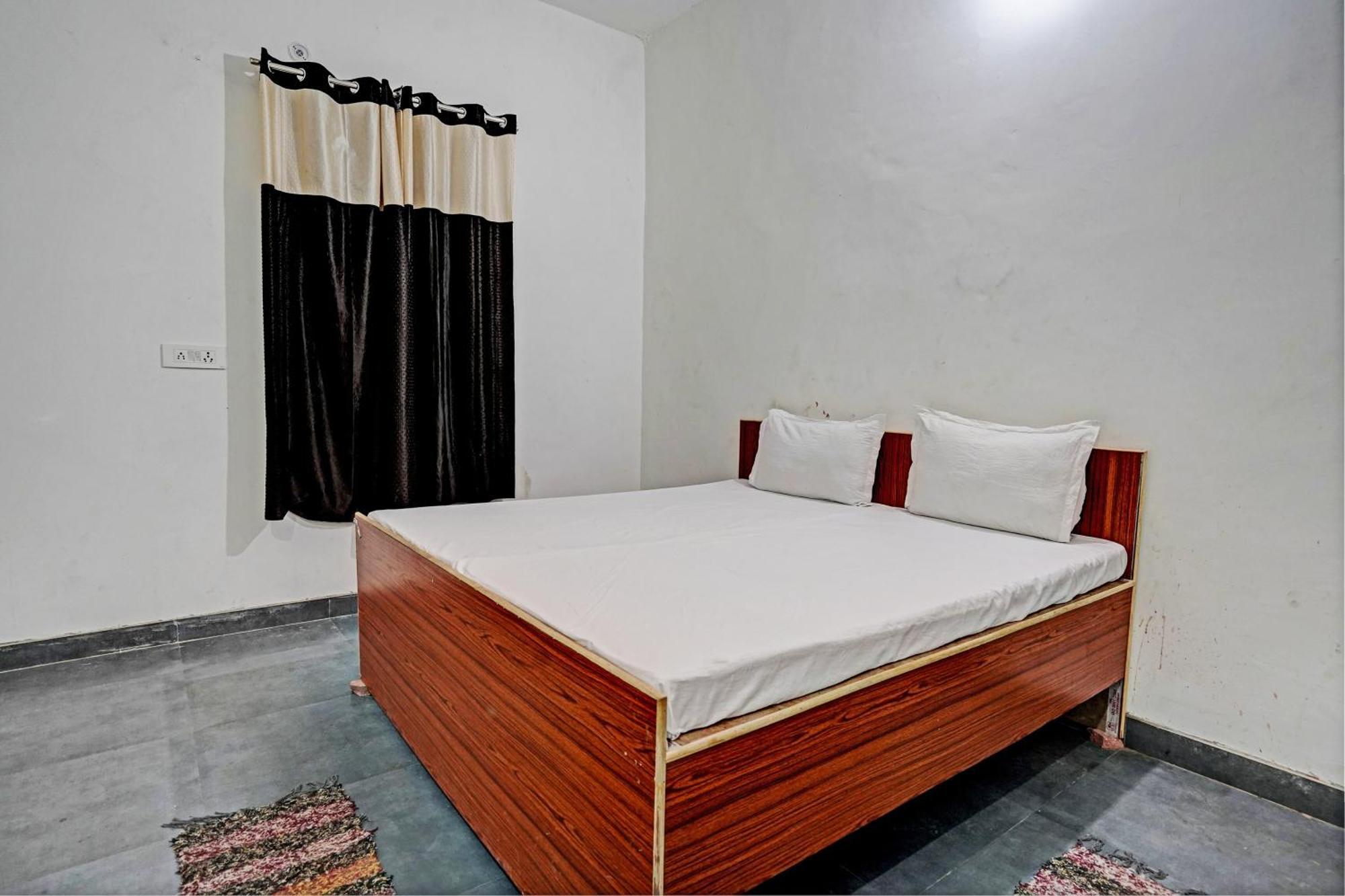 Oyo Double Ss Hotel Hāthras Zewnętrze zdjęcie