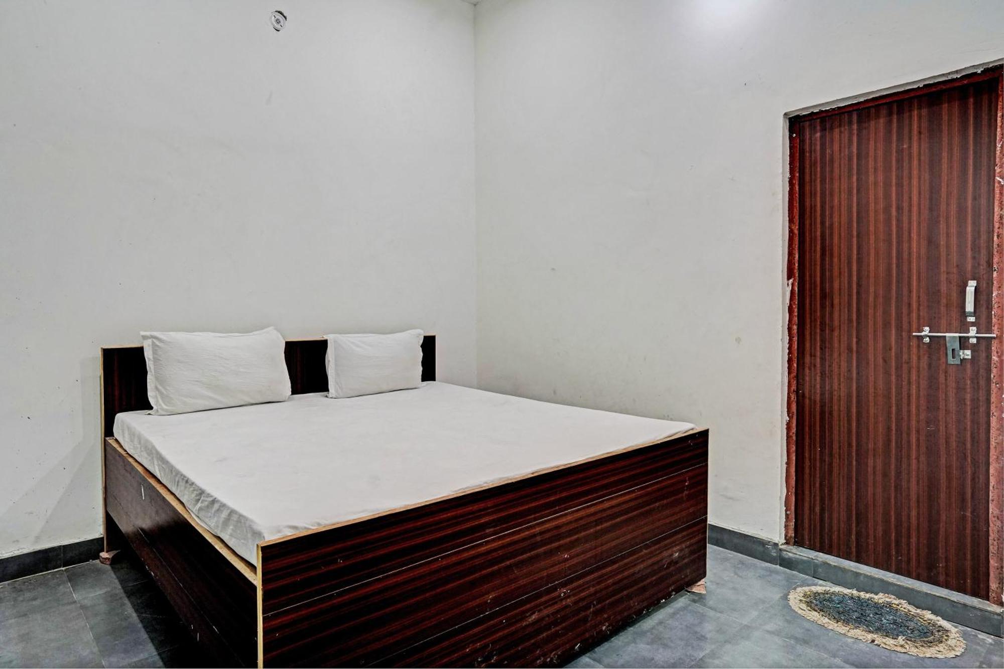 Oyo Double Ss Hotel Hāthras Zewnętrze zdjęcie