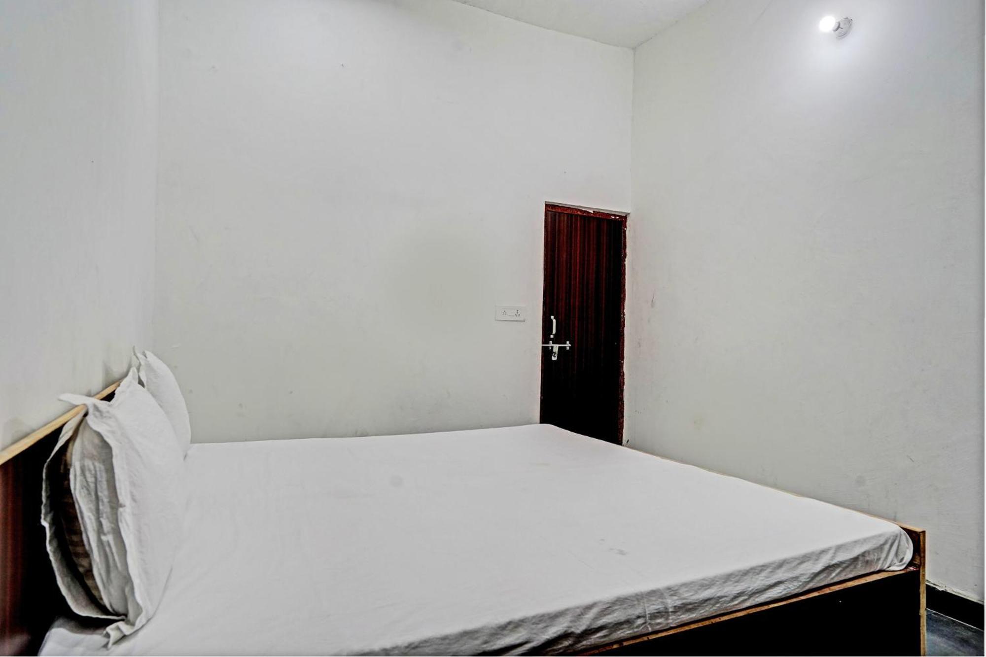 Oyo Double Ss Hotel Hāthras Zewnętrze zdjęcie