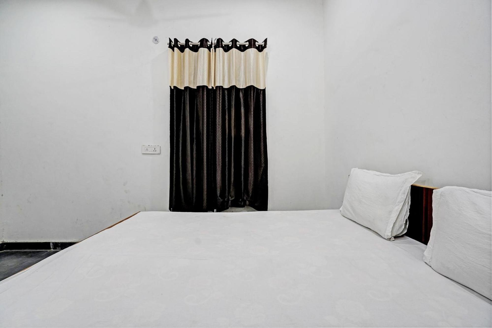 Oyo Double Ss Hotel Hāthras Zewnętrze zdjęcie