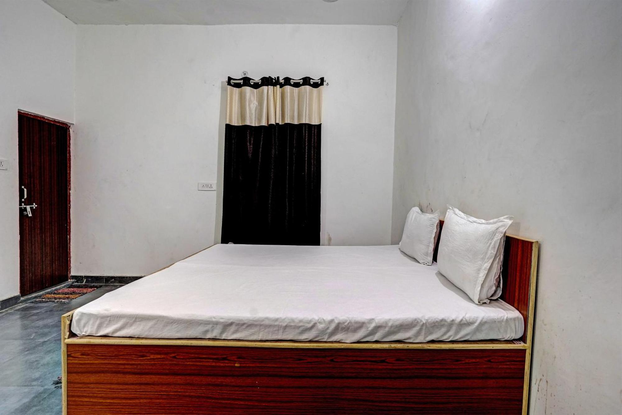 Oyo Double Ss Hotel Hāthras Zewnętrze zdjęcie