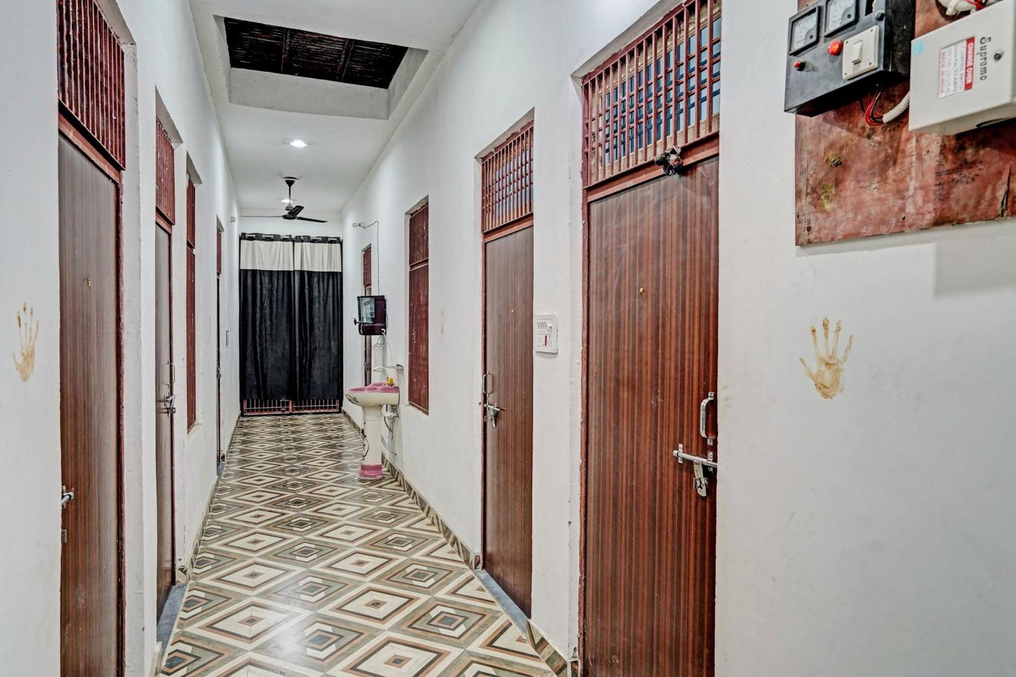 Oyo Double Ss Hotel Hāthras Zewnętrze zdjęcie
