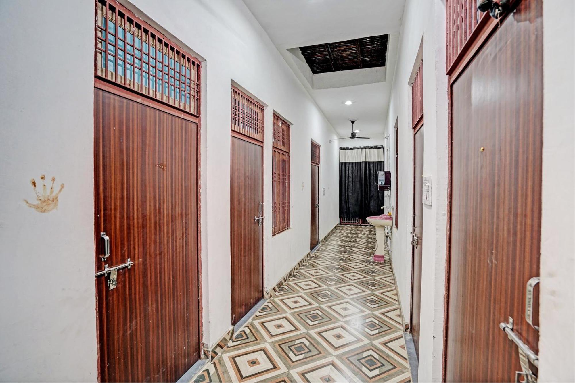 Oyo Double Ss Hotel Hāthras Zewnętrze zdjęcie