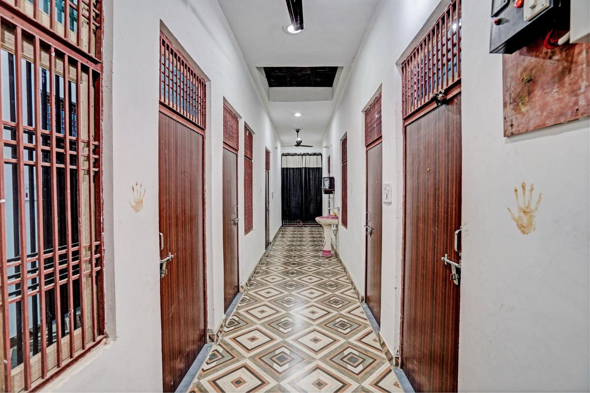 Oyo Double Ss Hotel Hāthras Zewnętrze zdjęcie